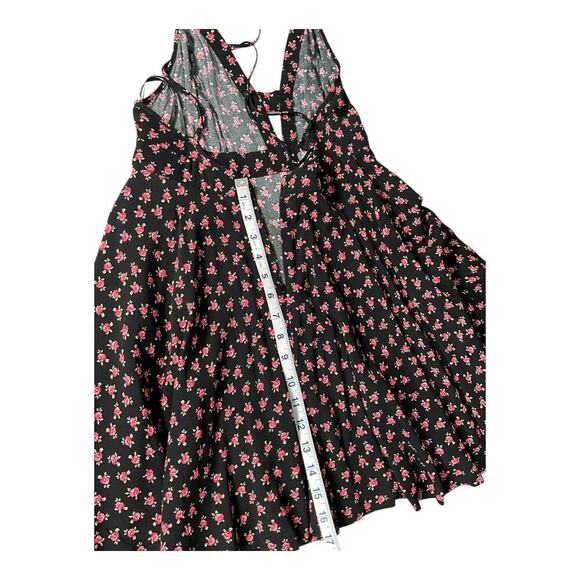 Forever 21 Size Small Short Dress Black & Pink Floral Deep V-Neck Crossed Strap - Picture 9 of 10